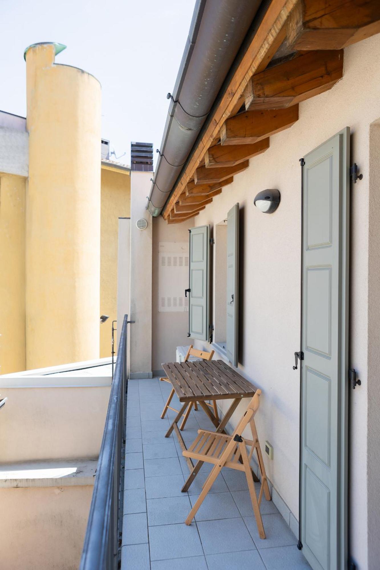 Double Private Parking, 2 Bedrooms & 2 Bathrooms - Elegant Apartment In Old Town Udine Esterno foto
