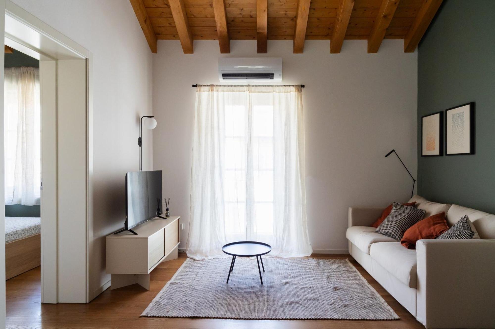 Double Private Parking, 2 Bedrooms & 2 Bathrooms - Elegant Apartment In Old Town Udine Esterno foto